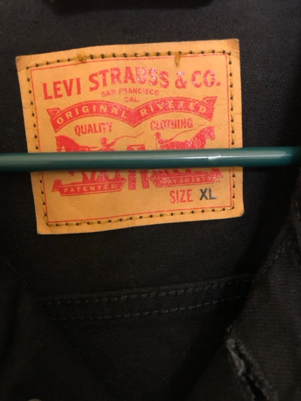 Levi's Black Denim Jacket - Classic Trucker Style Size XL - Picture 2 of 8